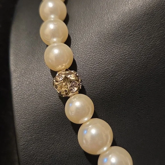 Estate Faux Pearl with Rhinestone Silver Accents Necklace - Picture 3 of 4